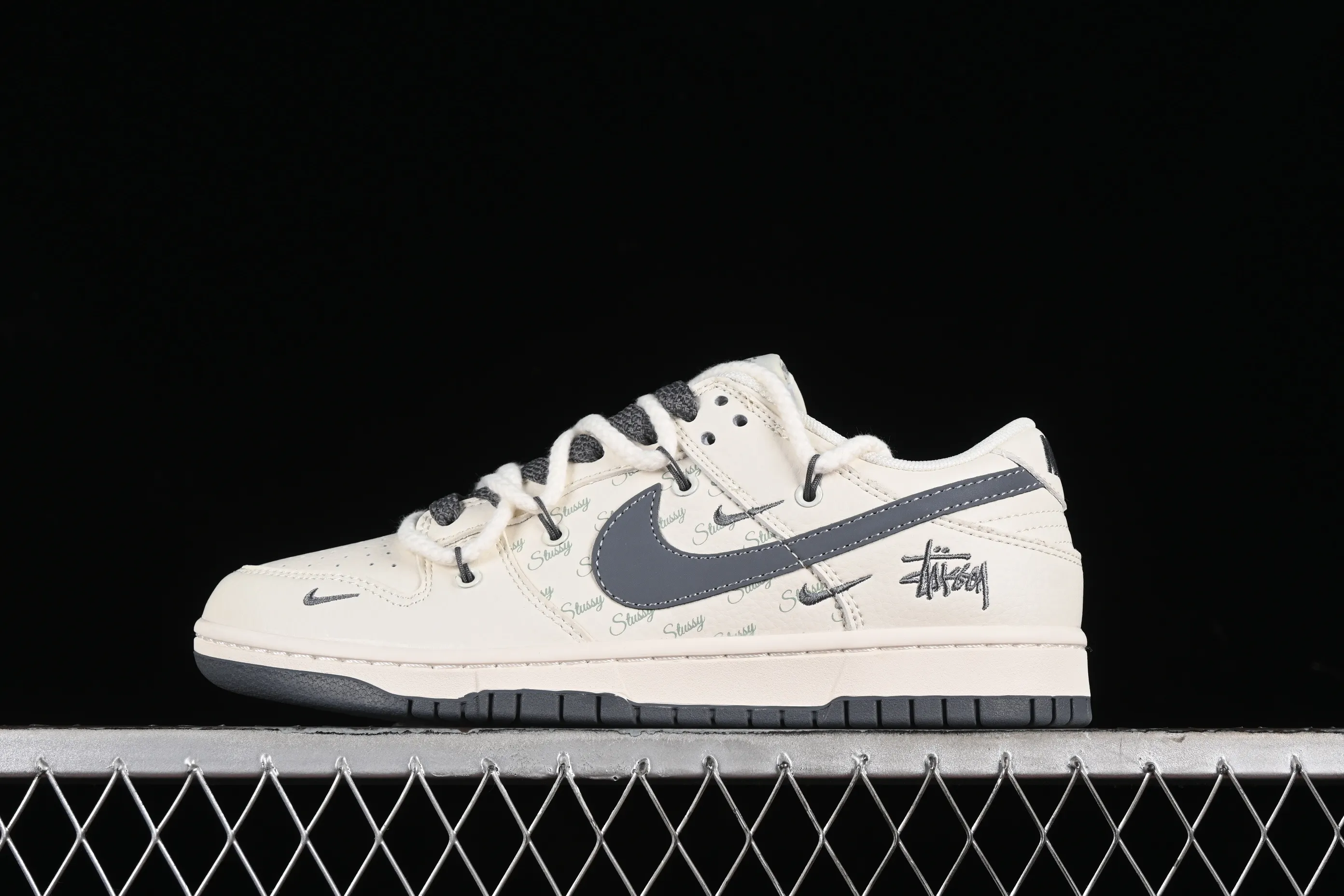 All categories Nk SB Dunk Series Nk SB Dunk Low High-end customized low-top sneakers Stussy x Nk Dunk Low Stussy-strap beige and gray hook SB low-top casual sneakers SJ2068-275